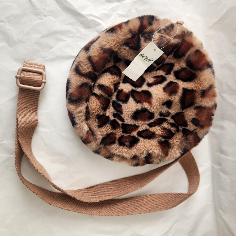 Leopard Print Faux Fur Crossbody Bag - Picture 4 of 11